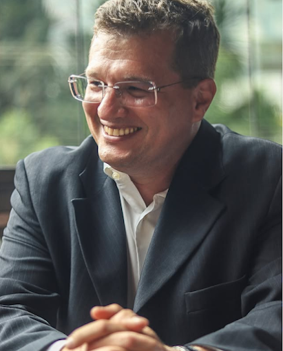 Dr. Giovanni Gasperini, cirurgião bucomaxilofacial